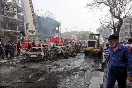 Baghdad, attacco suicida Isis fa 9 morti