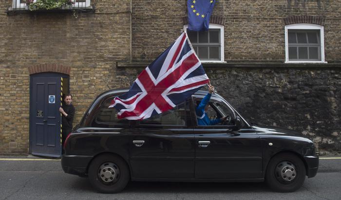 Brexit, Juncker: Non è la fine dell'Europa, Cameron di dimette. Boris Johnson favorito per la successione