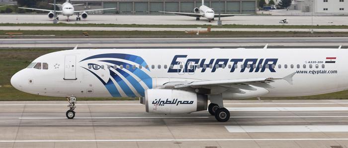 Aereo EgyptAir scomparso: precipitato in mare, Egitto: 'terrorismo più probabile che guasto'