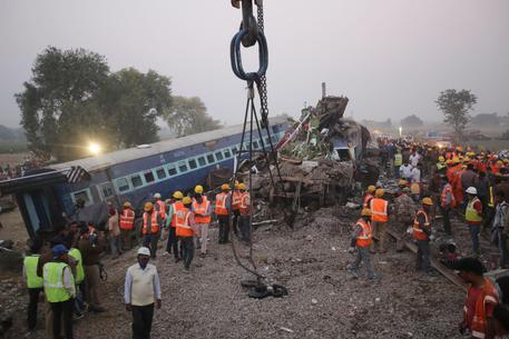 India: 120 i morti in incidente treno