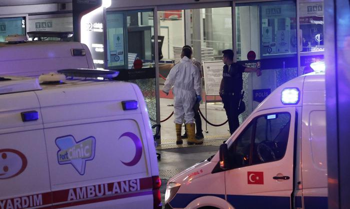 Tre esplosioni all'aeroporto di Istanbul, almeno 28 morti. In azione 2 kamikaze