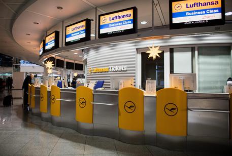 BERLINO, piloti Lufthansa fermi fino a venerdì