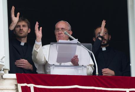 CITTA' DEL VATICANO: Papa Francesco, ''appena possibile anche io nelle zone del sisma per portare conforto e fede''