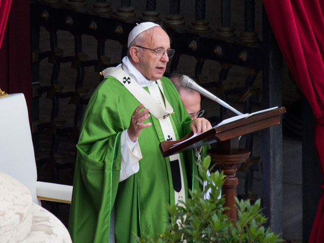 Roma, Papa in visita al Programma alimentare: ''Non abituarsi a tragedie, la fame non è normale''