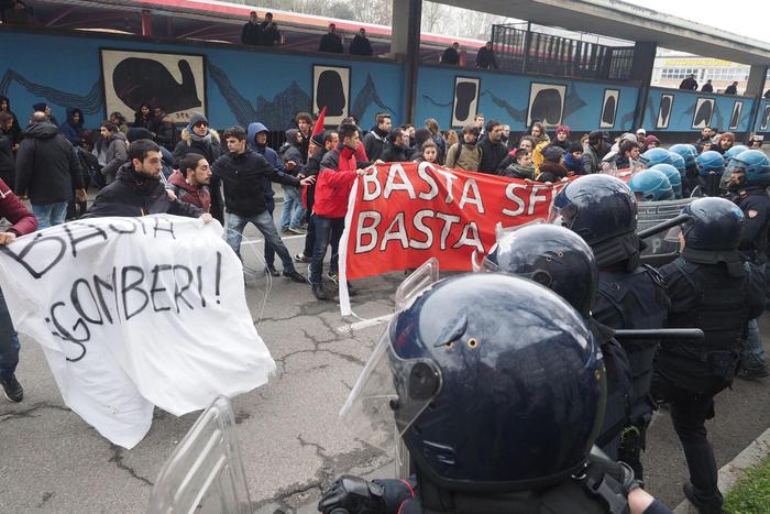 Bologna: corteo si conclude con nuova occupazione