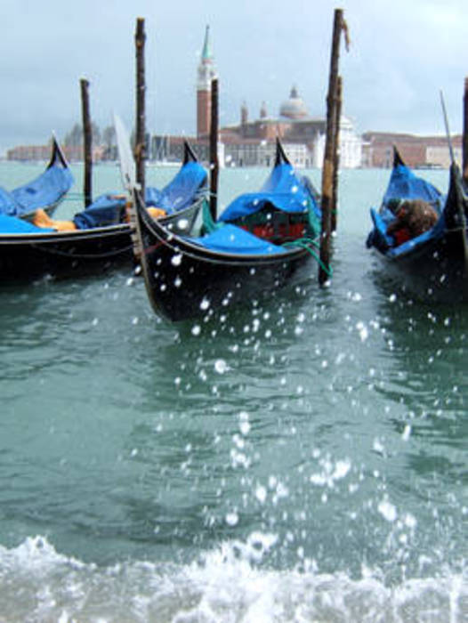 Venezia: incidente a gondola, turisti in acqua