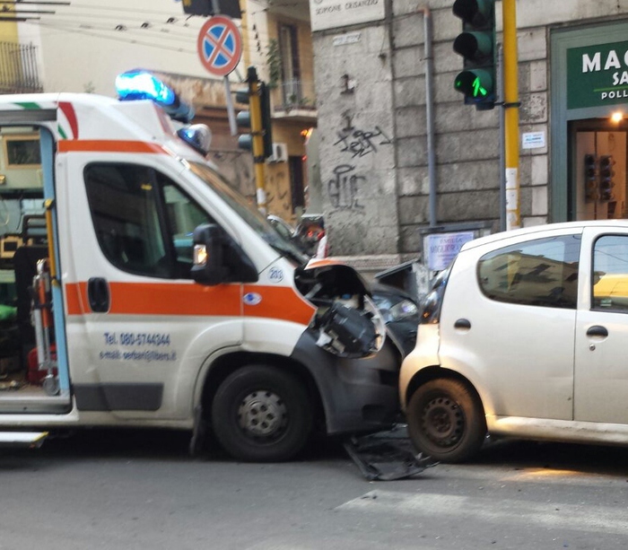 Bari: incidente ambulanza, muore automobilista