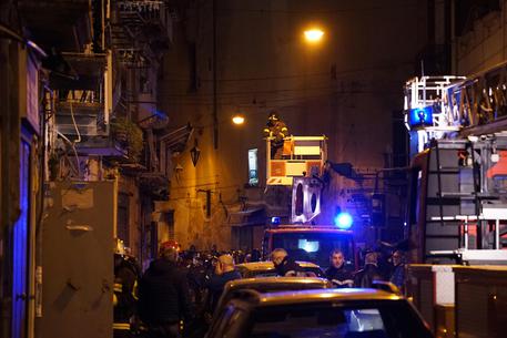 NAPOLI: boato centro Napoli, feriti