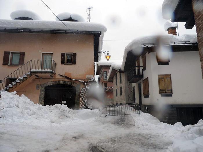 Maltempo: neve sul Nord, pioggia e vento nel resto d'Italia. Almeno 6 morti