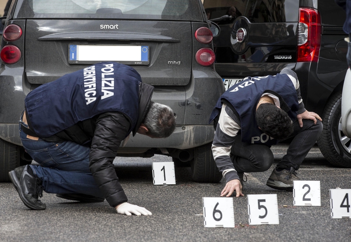 Roma: rapina con sparatoria a ufficio postale 