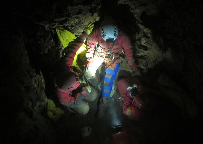 Speleologo italiano muore in grotta nel Canton Ticino. Salvata speleologa intrappolata nel Bresciano