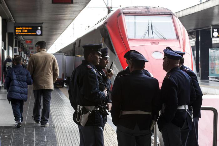 Torino: baby rapinatori su treni, arrestati capi