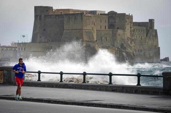 Napoli: vento sferza, stop aliscafi