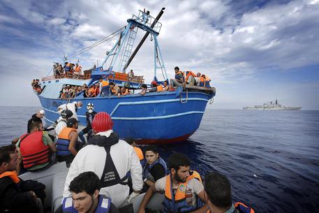 TRICASE (LECCE), migranti:169 su barcone, soccorsi in mare