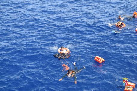 SIRACUSA: migranti, almeno 20 morti in naufragio