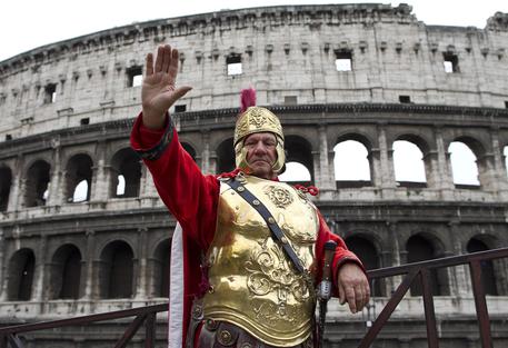 ROMA, Raggi,ordinanze stop centurioni e riscio'