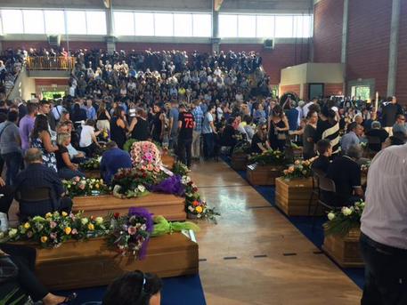 ASCOLI PICENO, Sisma: Commozione a funerali vittime