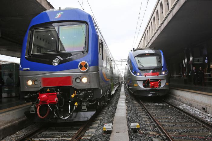 Torino: blocco su binari, danneggiato un treno