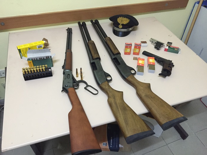 Vibo Valentia: avevano armi e munizioni, arrestati