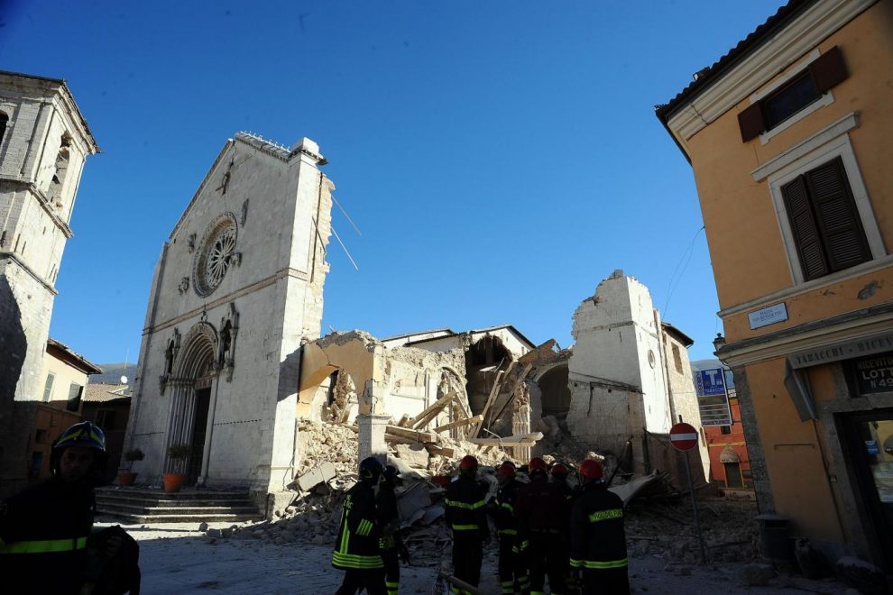 Terremoto, Norcia: i resti della Basilica di San Benedetto