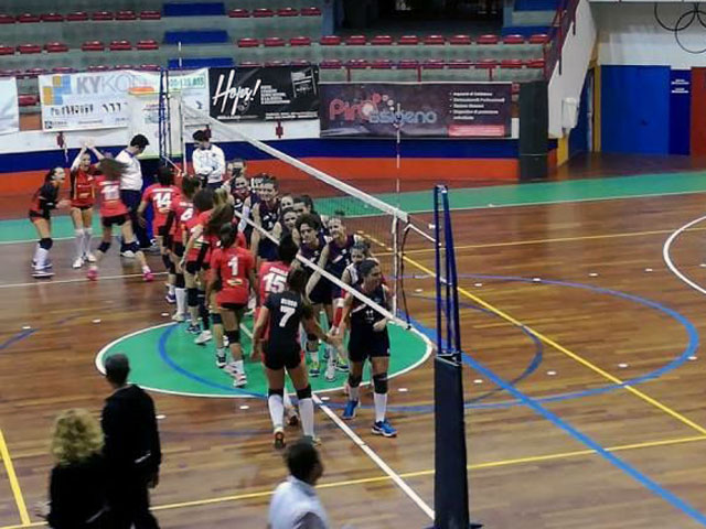 Volley Femminile Serie C: la Volley Cosenza vince e riconquista la vetta della classifica