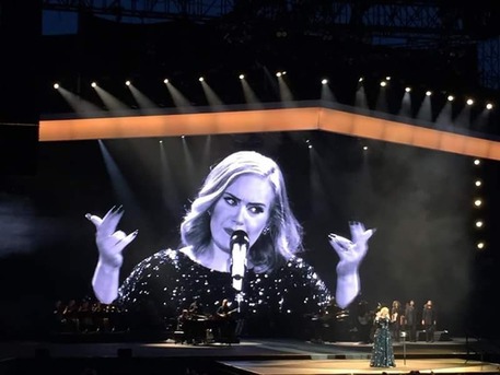 VERONA: Adele incanta l'Arena di Verona
