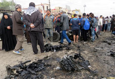 BAGHDAD, nuova autobomba, 11 morti