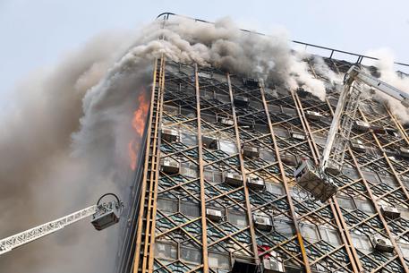 IRAN: edificio in fiamme, 30 morti