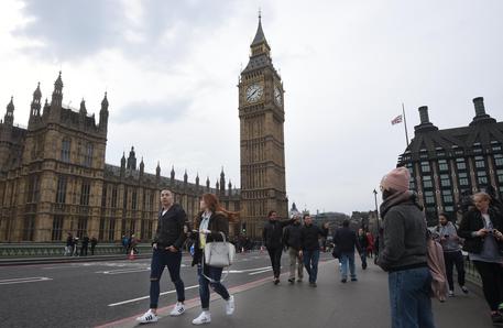 Londra: Francia annulla gite scolastiche
