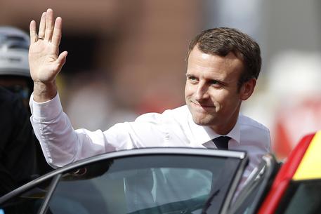 Crolla la popolarità di Macron, perde 10 punti in un mese