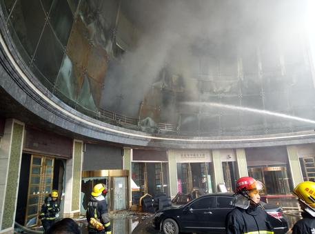 Cina: incendio hotel, 10 morti
