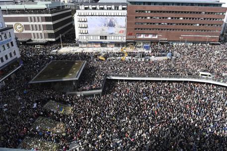 Stoccolma: media, attentatore voleva vendicare bombe su Isis