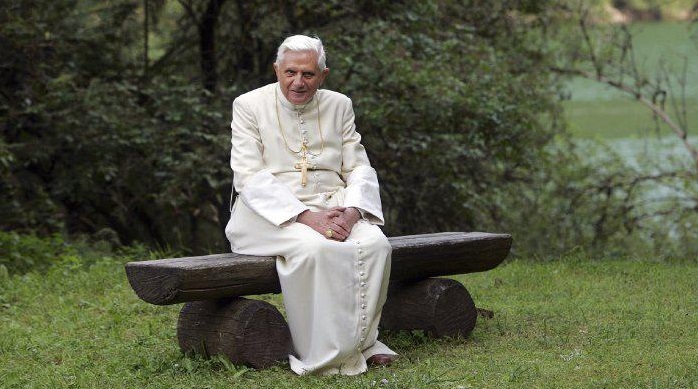 Ratzinger e quella ''sana laicita'''. oggi, giorno di Pasqua, compie 90 anni