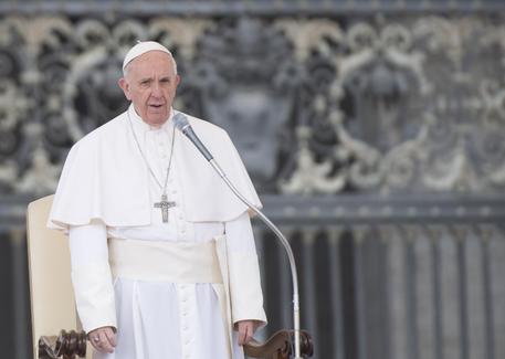 CITTA' DEL VATICANO, 'La pedofilia è un mostro', Papa Francesco chiede il perdono