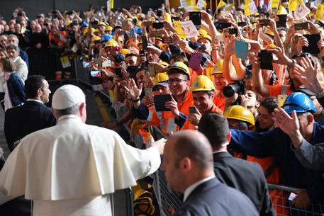 Papa Francesco a Genova: 'obiettivo lavoro per tutti, altrimenti non c'è dignita''