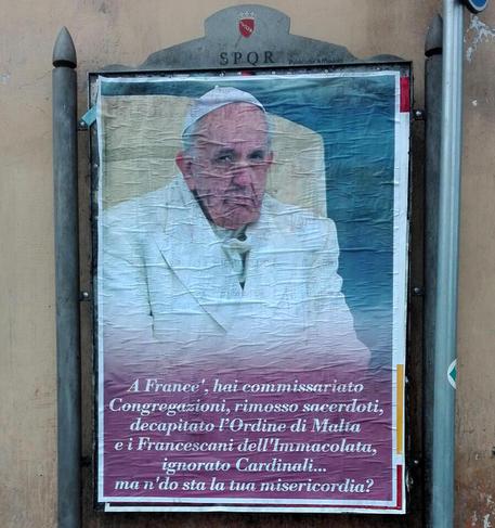 CITTA' DEL VATICANO, Papa: a Roma manifesti contro Bergoglio