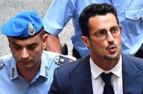 Fabrizio Corona condannato a un anno dal Tribunale di Milano, ma lui esulta: 'C