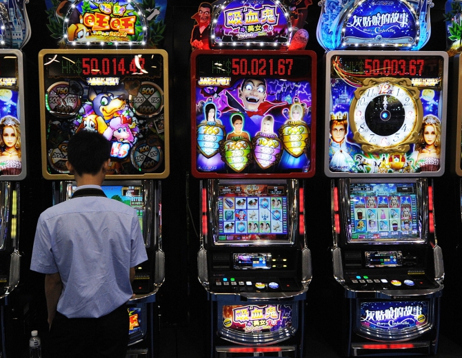 Slot machine, macchinette saranno dimezzate