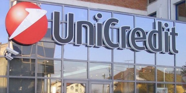 Unicredit, attacco hacker a quattrocentomila clienti