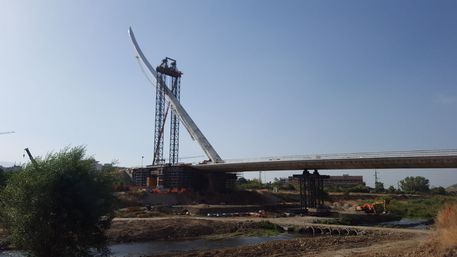 COSENZA, posata antenna ponte Calatrava