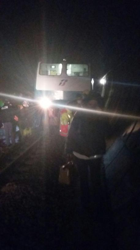 COSENZA, treno deraglia sulla linea nella tratta tra Cosenza e Paola, un ferito
