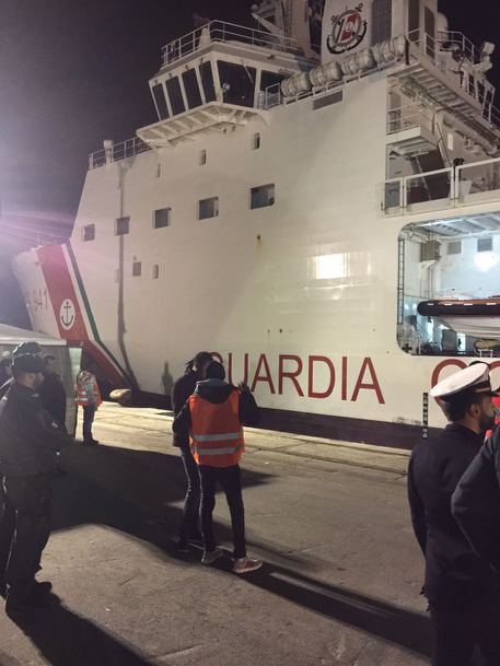 VIBO VALENTIA, sbarco migranti Vibo,concluse operazioni