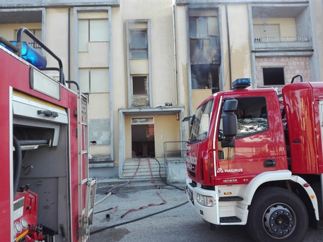 VIBO VALENTIA, incendio in appartamento, nessun ferito