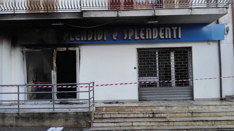 NICOTERA (VIBO VALENTIA), bomba devasta negozio prima di apertura