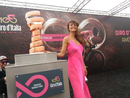 REGGIO CALABRIA, Citta' in rosa per partenza tappa Giro