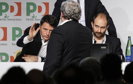 Assemblea Pd: Renzi tira dritto, via a iter congressuale . Emiliano-Rossi-Speranza: 'Matteo ha scelto per la scissione'
