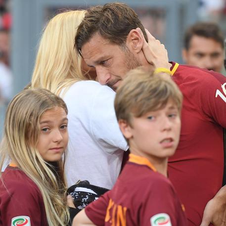 L'Addio in lacrime di Totti: ''momento che non volevo arrivasse mai''